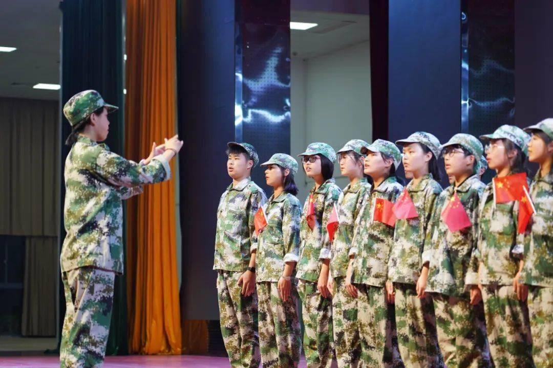 七旬老太突发“黑云遮目”,南昌普瑞眼科杨海军院长助其与光明重逢,收获意料之外的好视力!